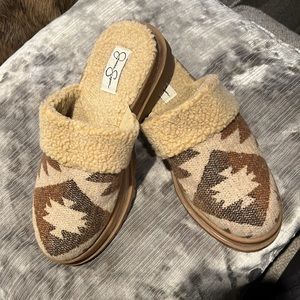NEW Jessica Simpson Sherpa clog neutral colors  Mule